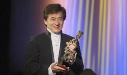 成龙娱乐圈人脉怎么样,娱乐圈人脉广泛，纵横影坛的社交高手